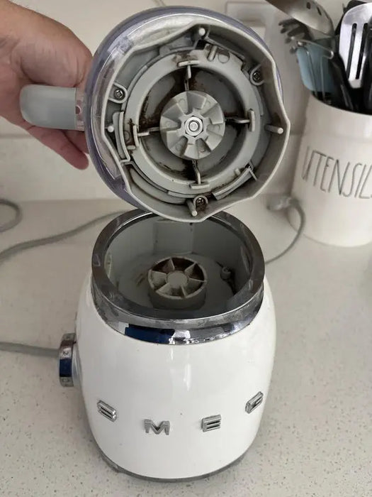 SMEG 50's Style Retro Blender: Powerful Ice Crushing, Smoothie Maker for Kitchen