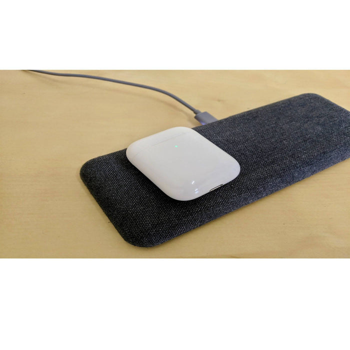 Apple AirPods with Wireless Charging Case (2nd Generation)