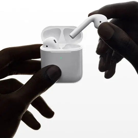 Apple AirPods with Wireless Charging Case (2nd Generation)