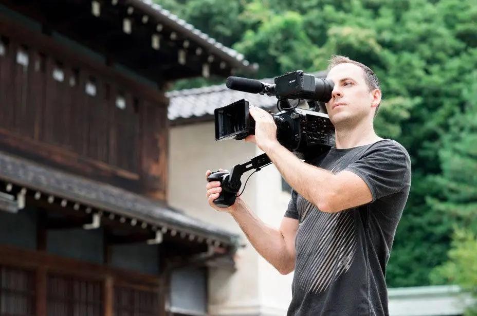 Sony PXW-FS7K 4K XDCAM Super35 Camcorder Kit 28-135mm Zoom Lens